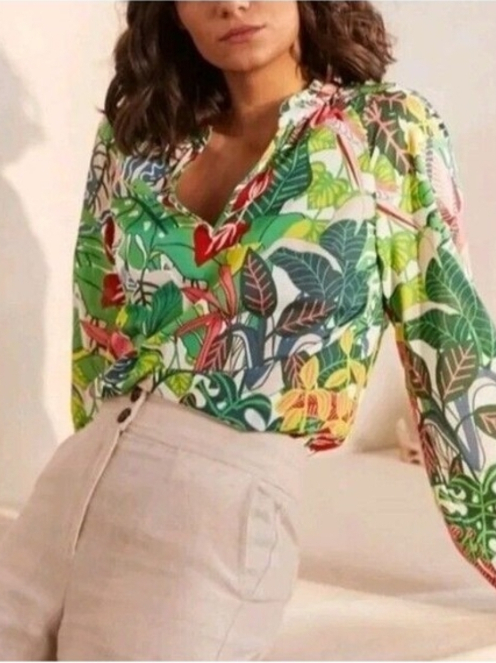 Boden Tropical Leaf & Parrot V-Neck Blouse - Green, Pink, Yellow - Size 16/18 - Picture 3 of 8